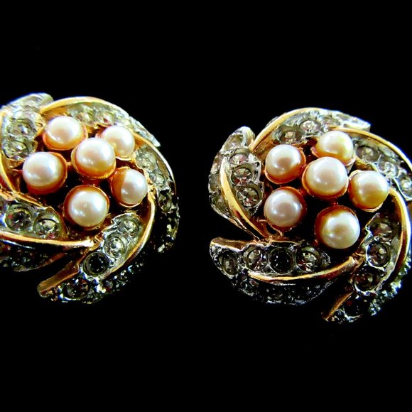 Vintage clear rhinestone & faux pearl swirl pierced Mid Century Revival earrings - Picture 2 of 4
